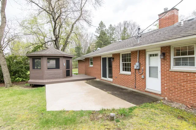 $2,100 | 6868 Crane Road, Ypsilanti, MI 48197