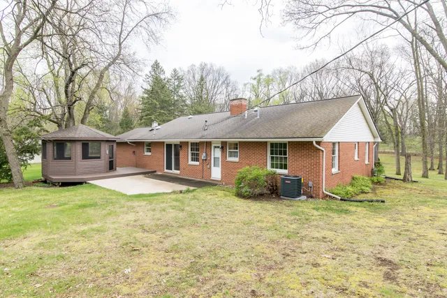 $2,100 | 6868 Crane Road, Ypsilanti, MI 48197