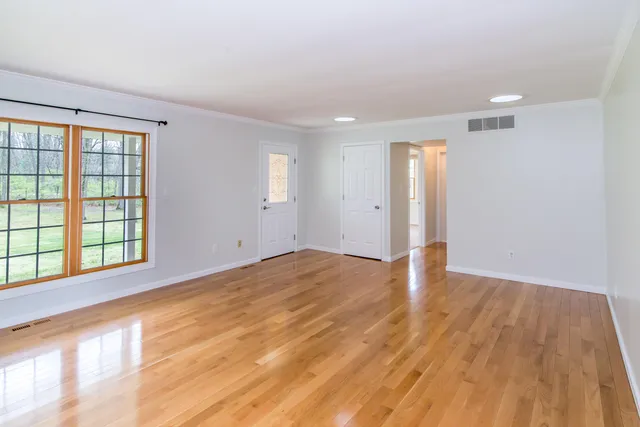 $2,100 | 6868 Crane Road, Ypsilanti, MI 48197