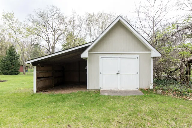 $2,100 | 6868 Crane Road, Ypsilanti, MI 48197