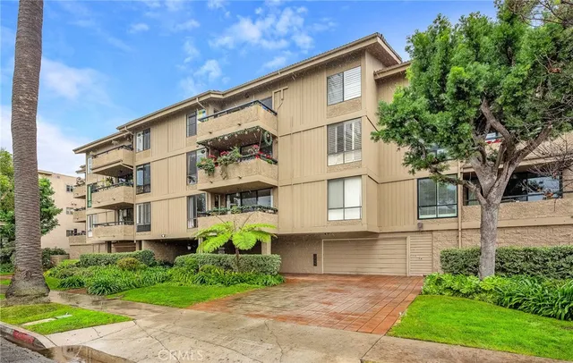$745,000 | 2538-104 2nd Street, Unit 104, Long Beach, CA 90803