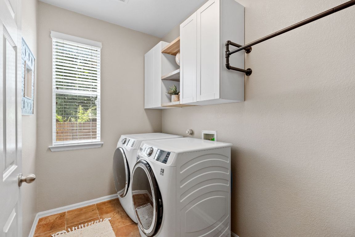 154 Larch Cove Kyle, TX 78640 - Photo 21 of 25 a utility room with dryer and washer