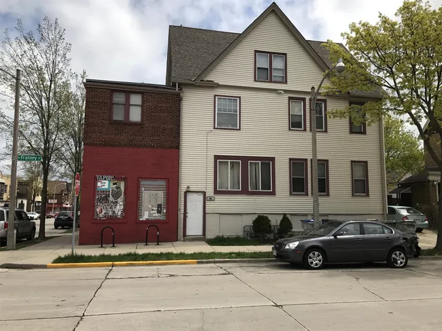 $950 | 801 East Center Street, Unit 1, Milwaukee, WI 53212