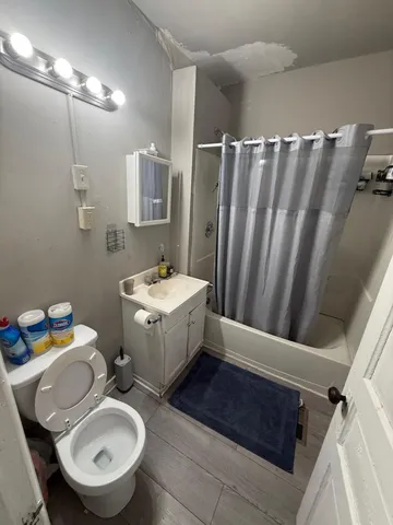 $950 | 801 East Center Street, Unit 1, Milwaukee, WI 53212