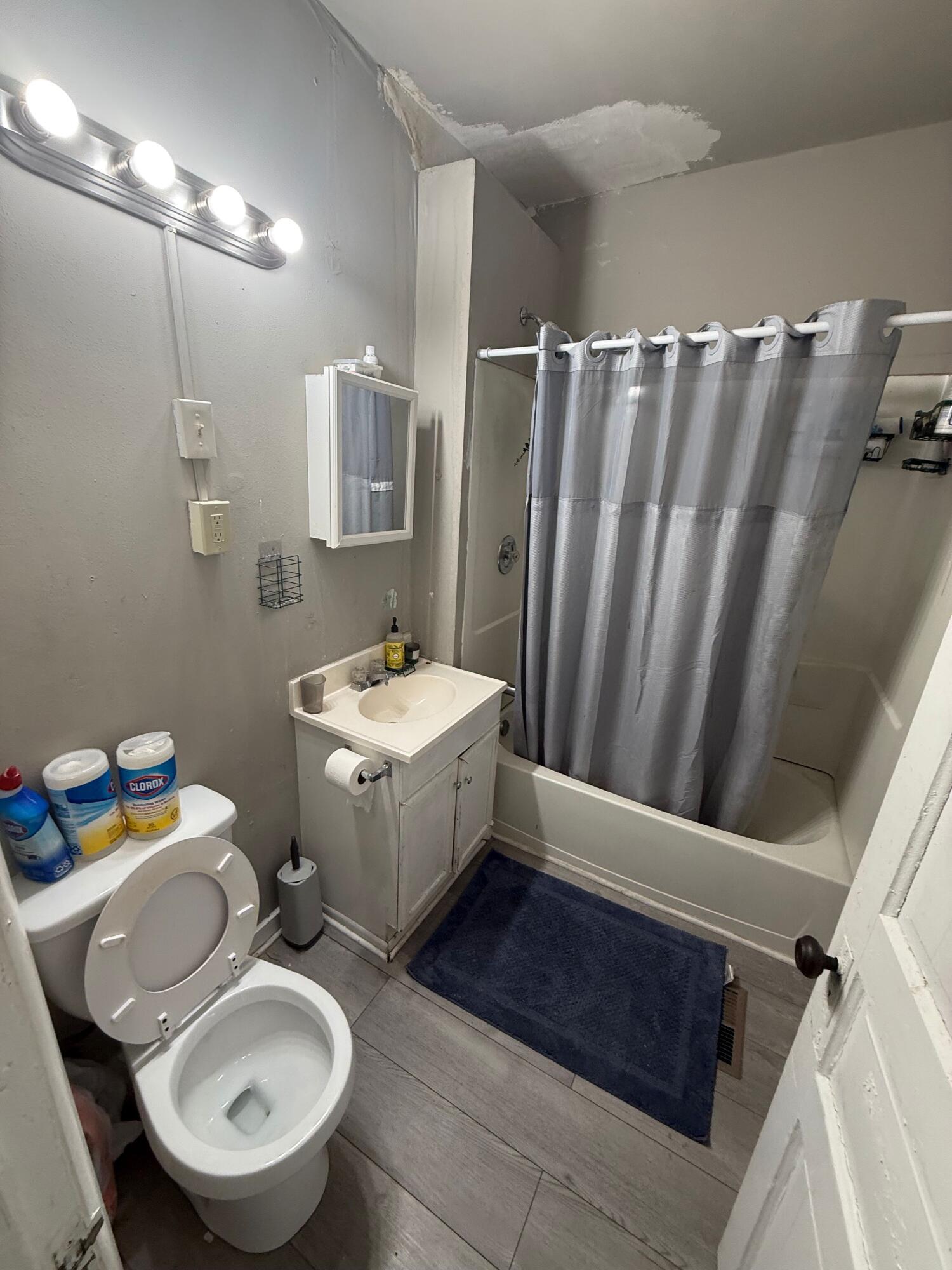 801 East Center Street, Unit 1 Milwaukee, WI 53212 - Photo 6 of 7 IMG_2874