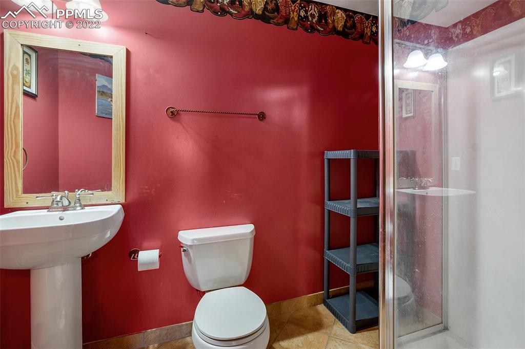 4053 Omer Lane Divide, CO 80814 - Photo 36 of 45 a bathroom with a toilet a sink and shower