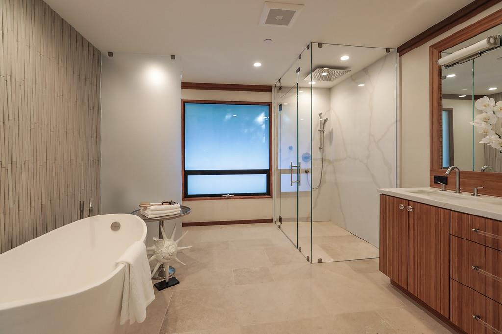 14480 Oak Place Saratoga, CA 95070 - Photo 23 of 50 a bathroom with a bathtub and a sink