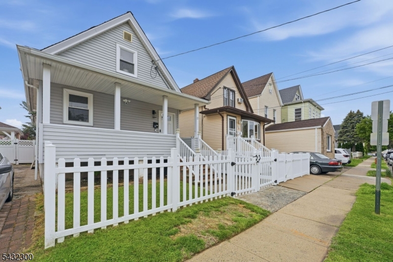 32 Willard Street Garfield, NJ 07026 - Photo 2 of 31