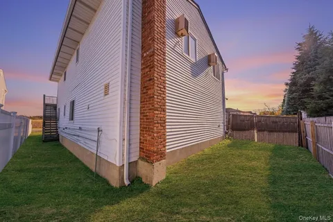 $779,988 | 4 Bay Place, Lindenhurst, NY 11757