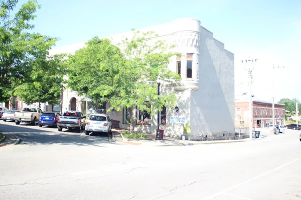 $1,235 | 119 West Court Square, Unit 3, McMinnville, TN 37110