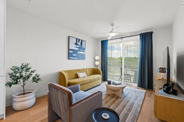 $4,000 | 2323 South Lamar Boulevard, Unit 505, Austin, TX 78704