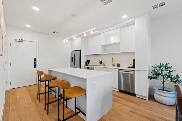 $4,000 | 2323 South Lamar Boulevard, Unit 505, Austin, TX 78704