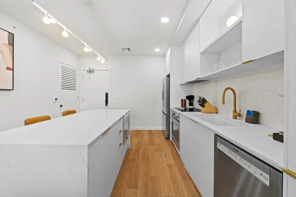 $4,000 | 2323 South Lamar Boulevard, Unit 505, Austin, TX 78704