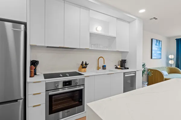 $4,000 | 2323 South Lamar Boulevard, Unit 505, Austin, TX 78704