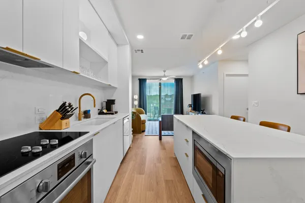 $4,000 | 2323 South Lamar Boulevard, Unit 505, Austin, TX 78704