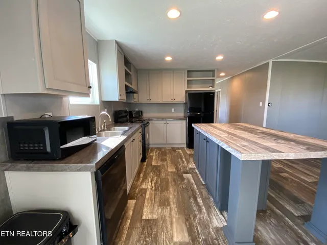 $299,900 | 671 Towers Drive, Dandridge, TN 37725