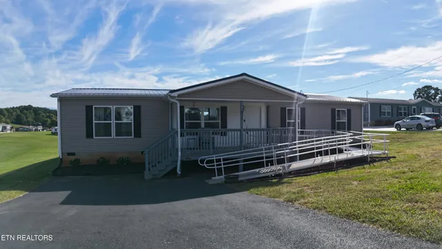 $299,900 | 671 Towers Drive, Dandridge, TN 37725