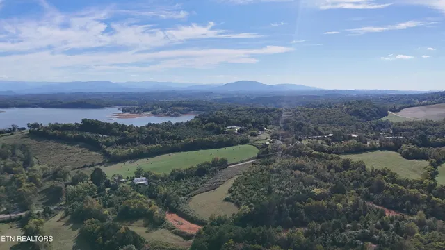 $299,900 | 671 Towers Drive, Dandridge, TN 37725