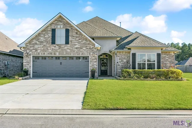 $375,000 | 8898 Dalwood Drive, Denham Springs, LA 70726