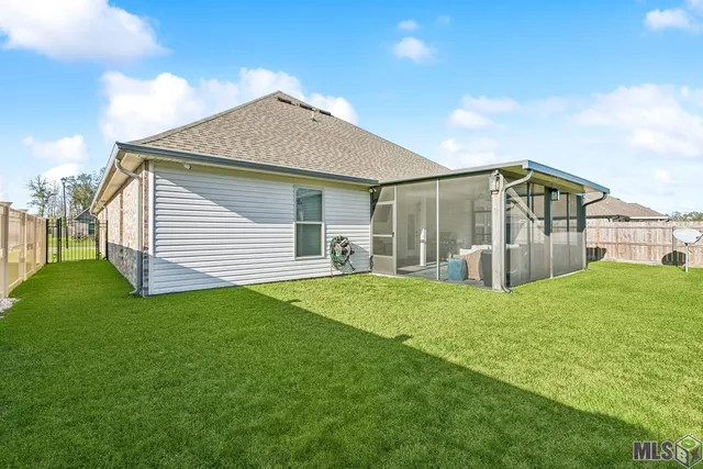 $375,000 | 8898 Dalwood Drive, Denham Springs, LA 70726