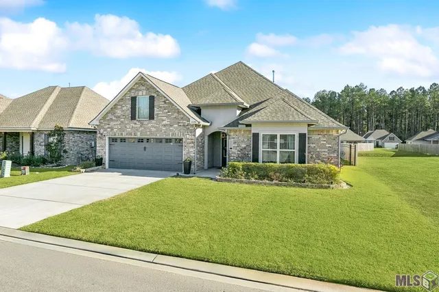$375,000 | 8898 Dalwood Drive, Denham Springs, LA 70726