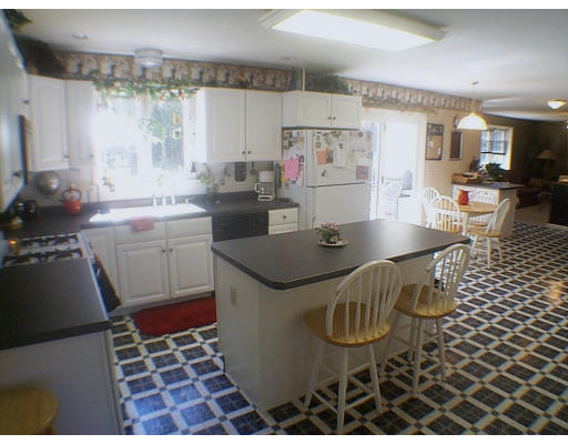 323 Tinkham Road Springfield, MA 01129 - Photo 3 of 10 Gallery Image 3