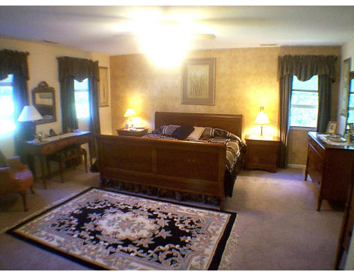 323 Tinkham Road Springfield, MA 01129 - Photo 8 of 10 Gallery Image 8