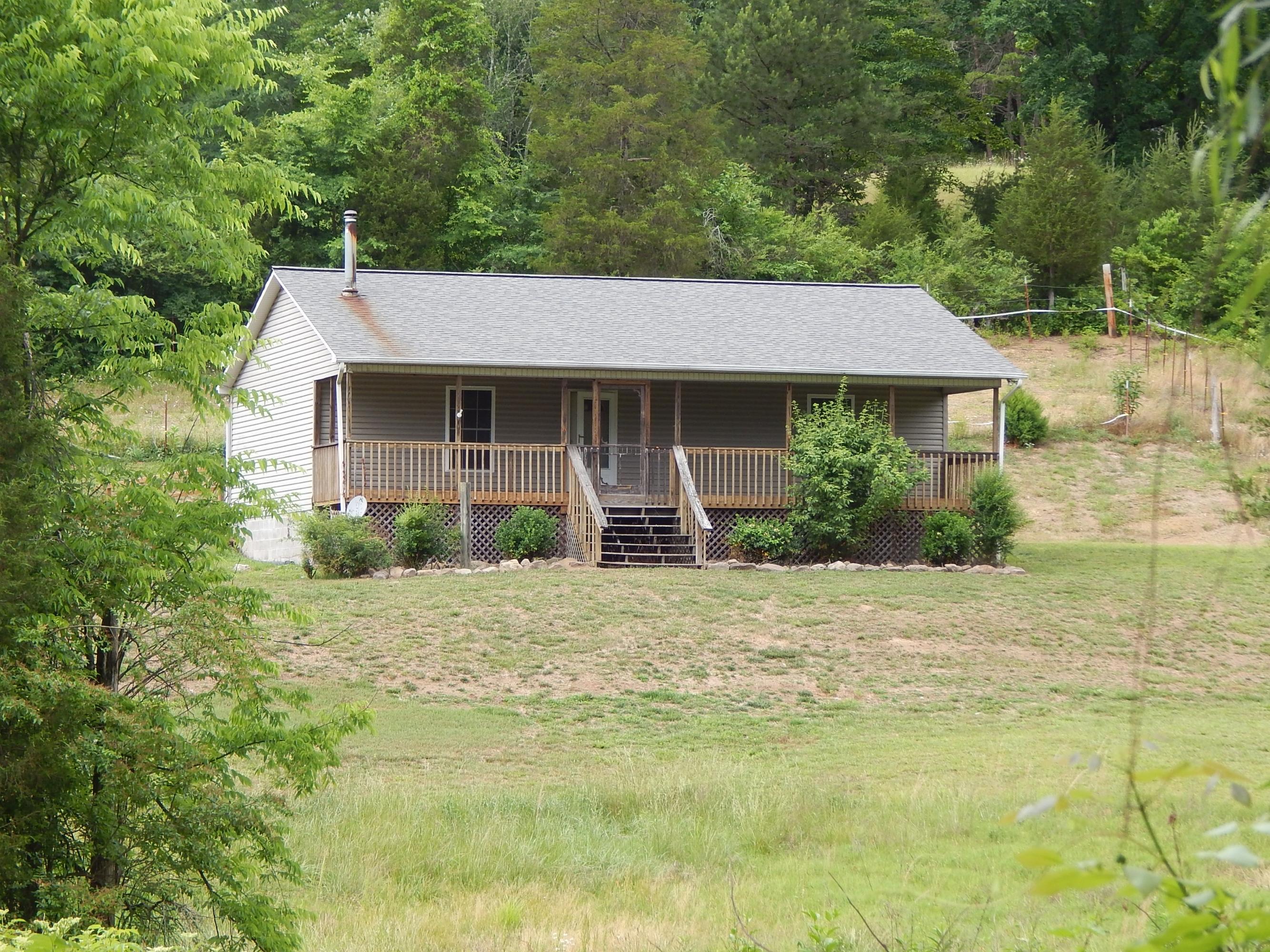 340 Bennett Road Oliver Springs, TN 37840 - Photo 1 of 11 DSCN3157