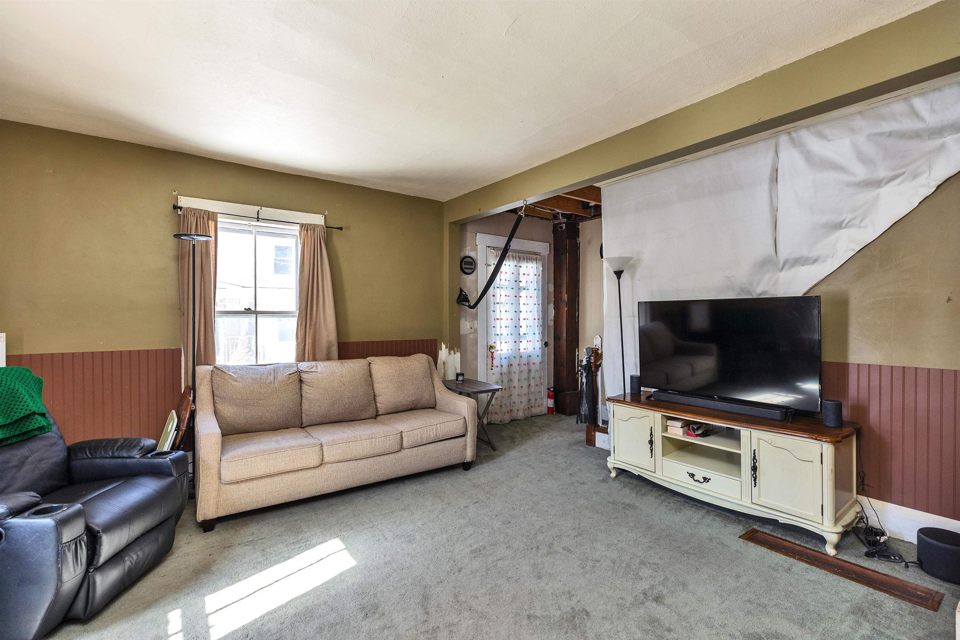 19 Russell Street Wilton, NH 03086 - Photo 5 of 55