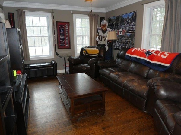 415 Pelham Road Dracut, MA 01826 - Photo 8 of 20 Gallery Image 8