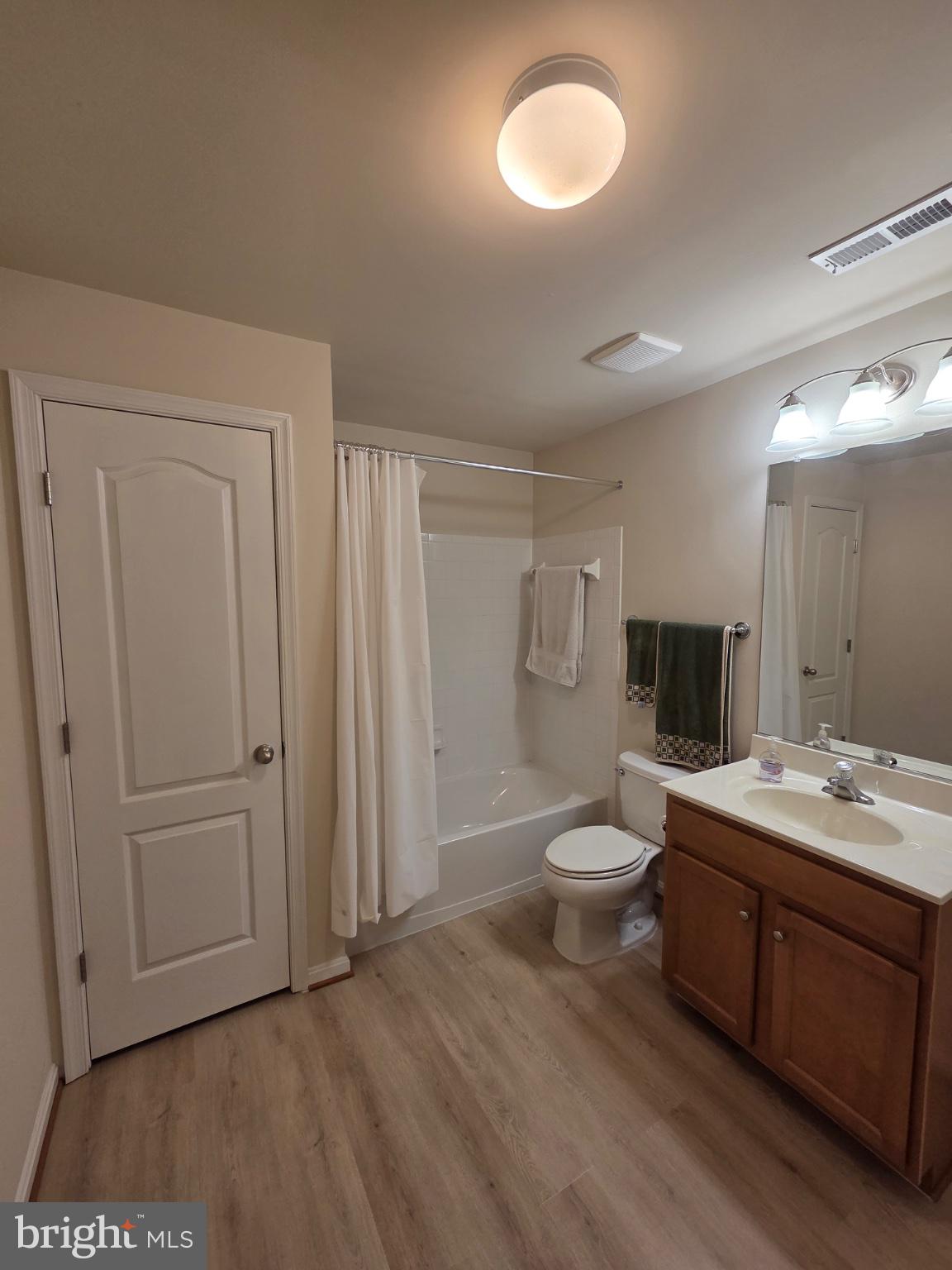 5394 MacDonald Road Woodbridge, VA 22193 - Photo 68 of 70 Modern bathroom with sleek finishes.