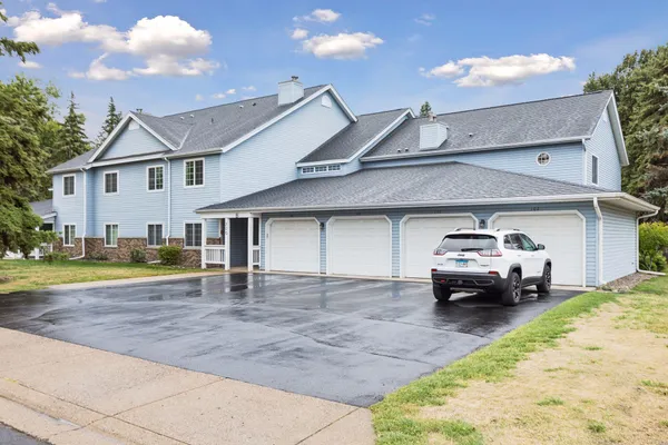 $149,000 | 300 41st Avenue Northeast, Unit 202, Columbia Heights, MN 55421