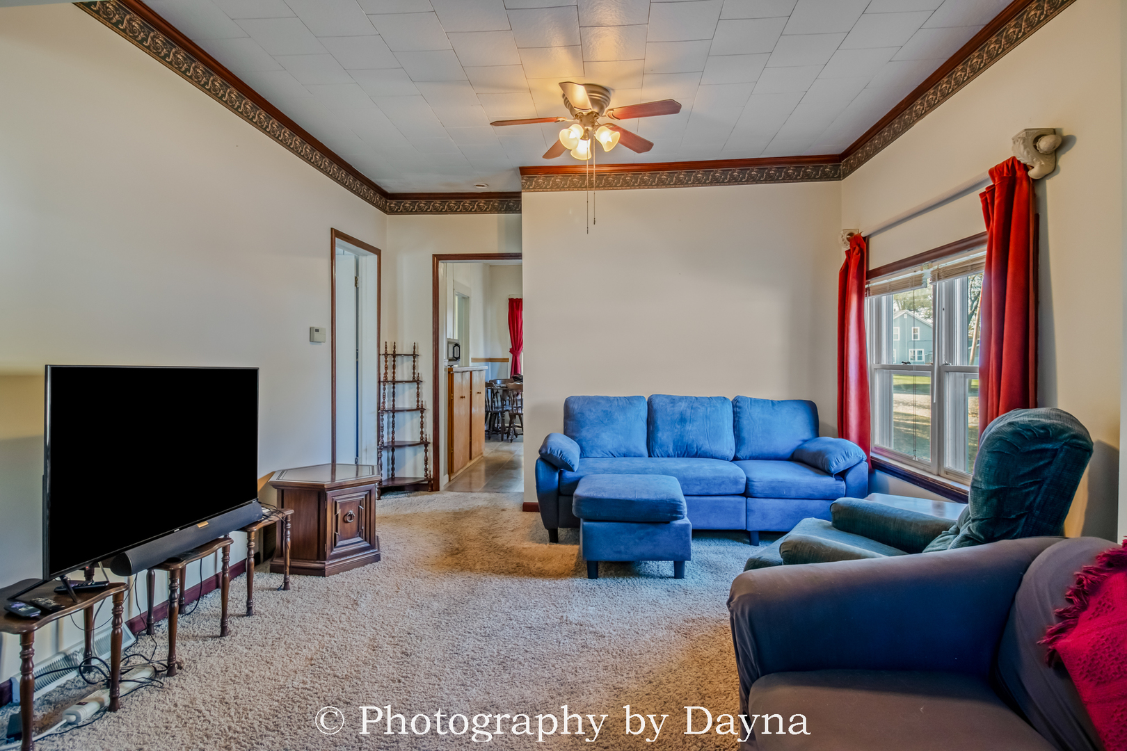 1501 South 7th Avenue Kankakee, IL 60901 - Photo 4 of 19 a living room with furniture and a flat screen tv