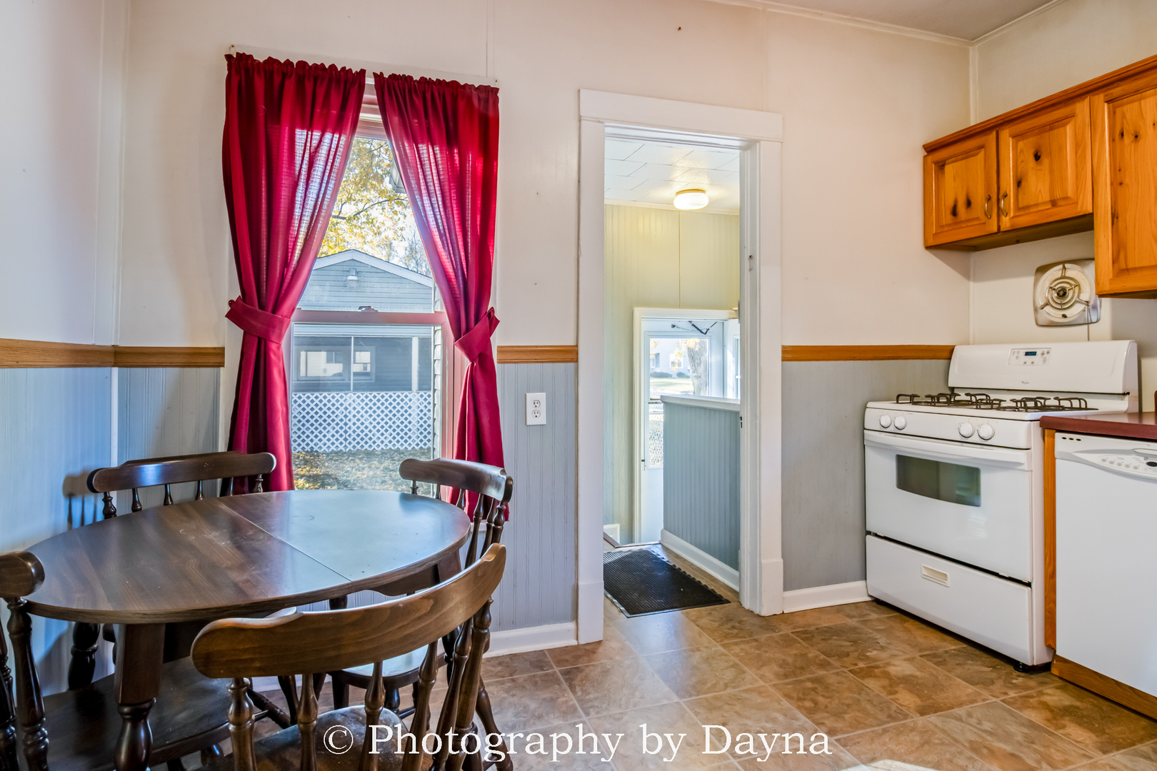 1501 South 7th Avenue Kankakee, IL 60901 - Photo 6 of 19 a dining room with a table and chairs