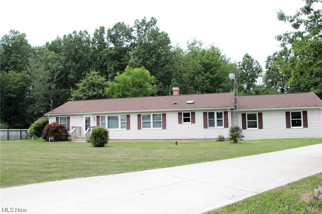 6281 Peck Road Ravenna, OH 44266 - Photo 1 of 31 Corner Lot with circular Drive