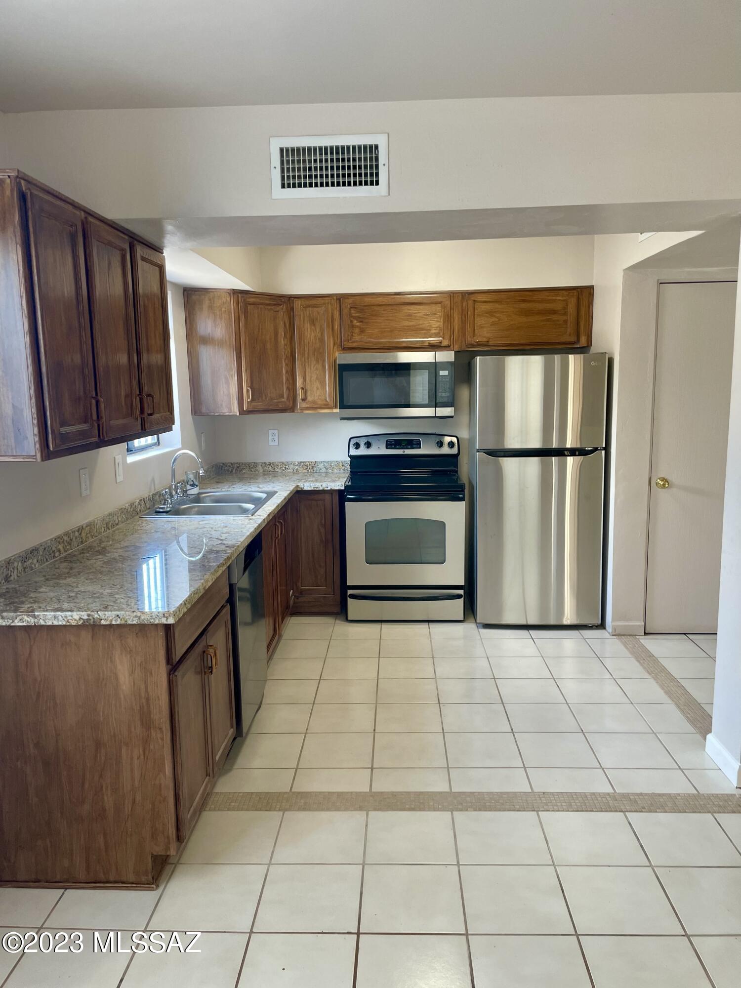 144 East Pastime Road Tucson, AZ 85705 - Photo 5 of 10