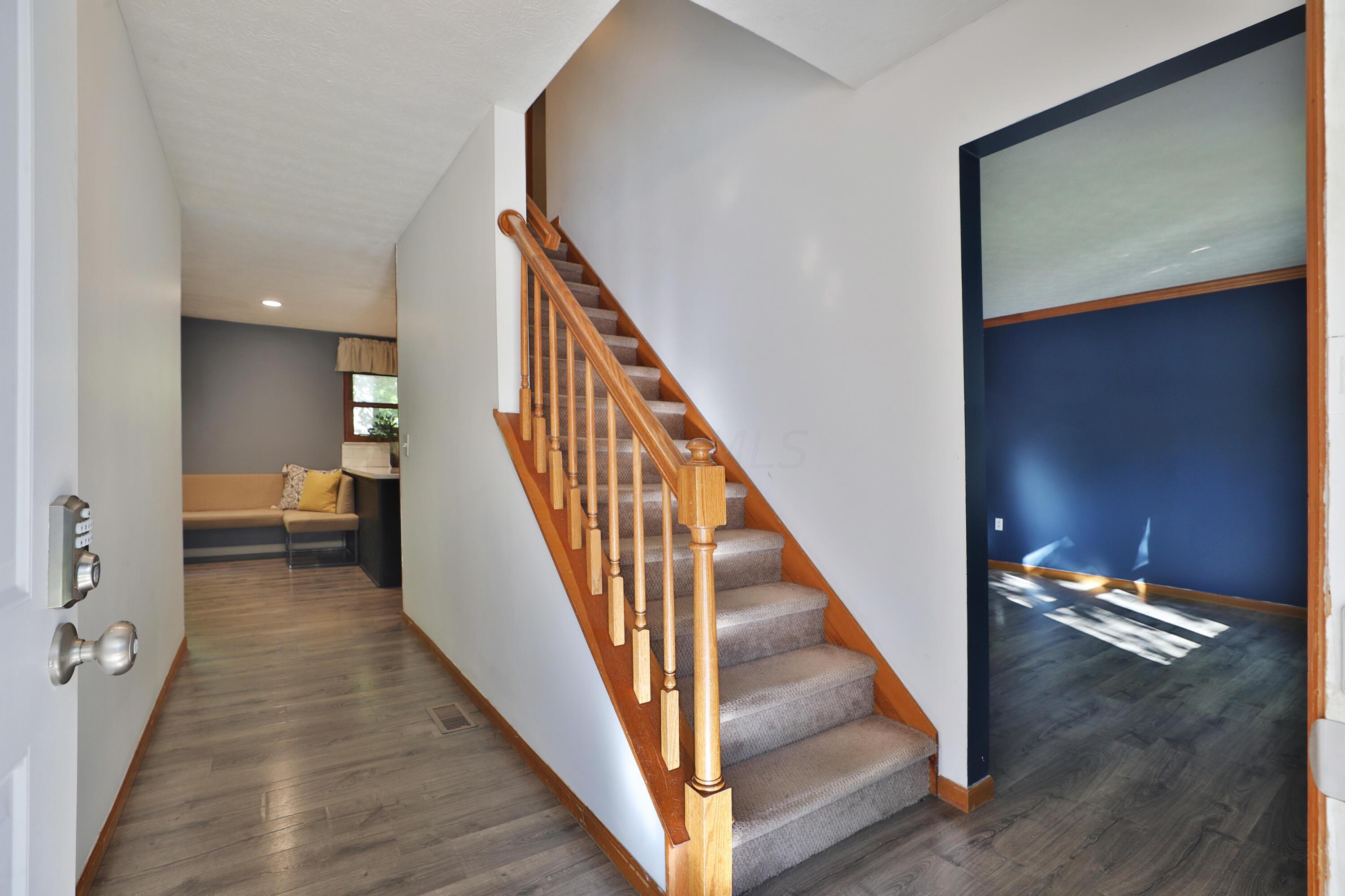 803 Lindenhaven Road Columbus, OH 43230 - Photo 6 of 53 Entryway