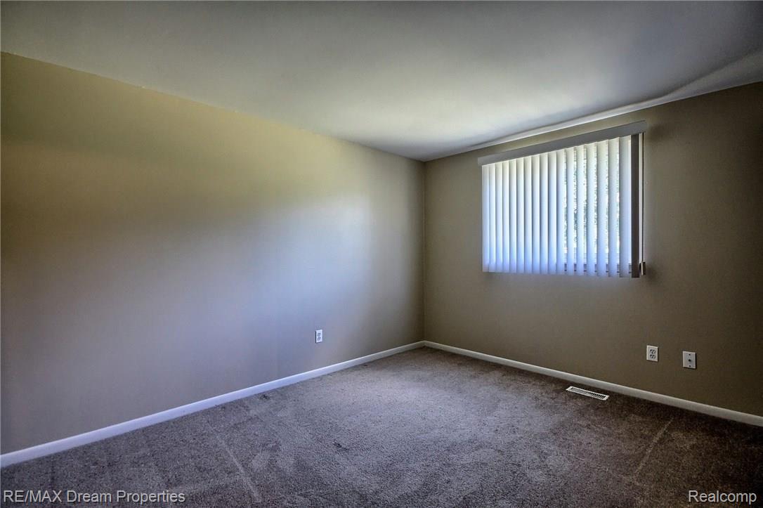 14125 Newburgh Road Livonia, MI 48150 - Photo 21 of 30 3rd_Bedroom.jpg