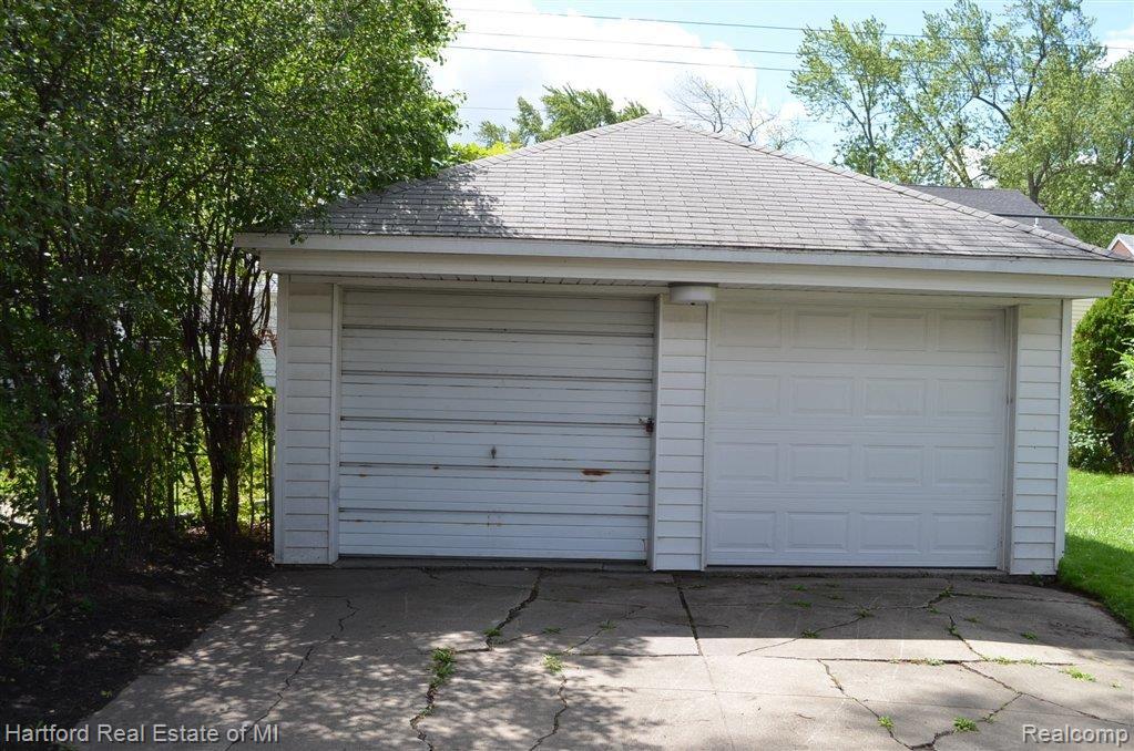 1149 Harvard Road Berkley, MI 48072 - Photo 24 of 24 Garage
