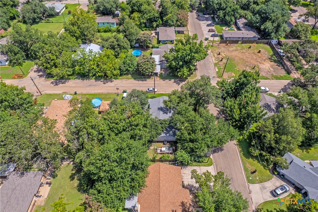 1604 North Cleveland Avenue Cameron, TX 76520 - Photo 42 of 46 an aerial view of a house with a garden
