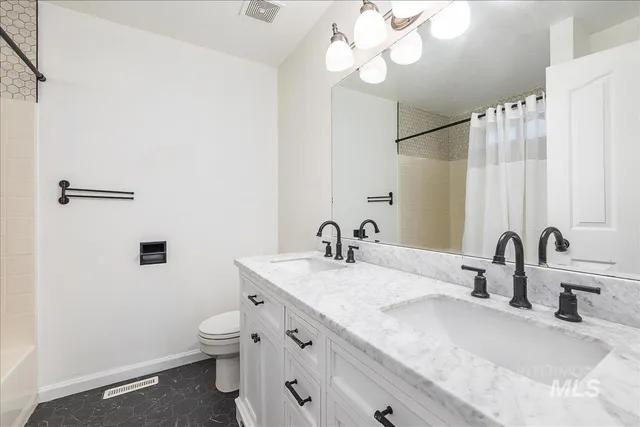 $449,888 | 411 Hawthorne Street, Nampa, ID 83686