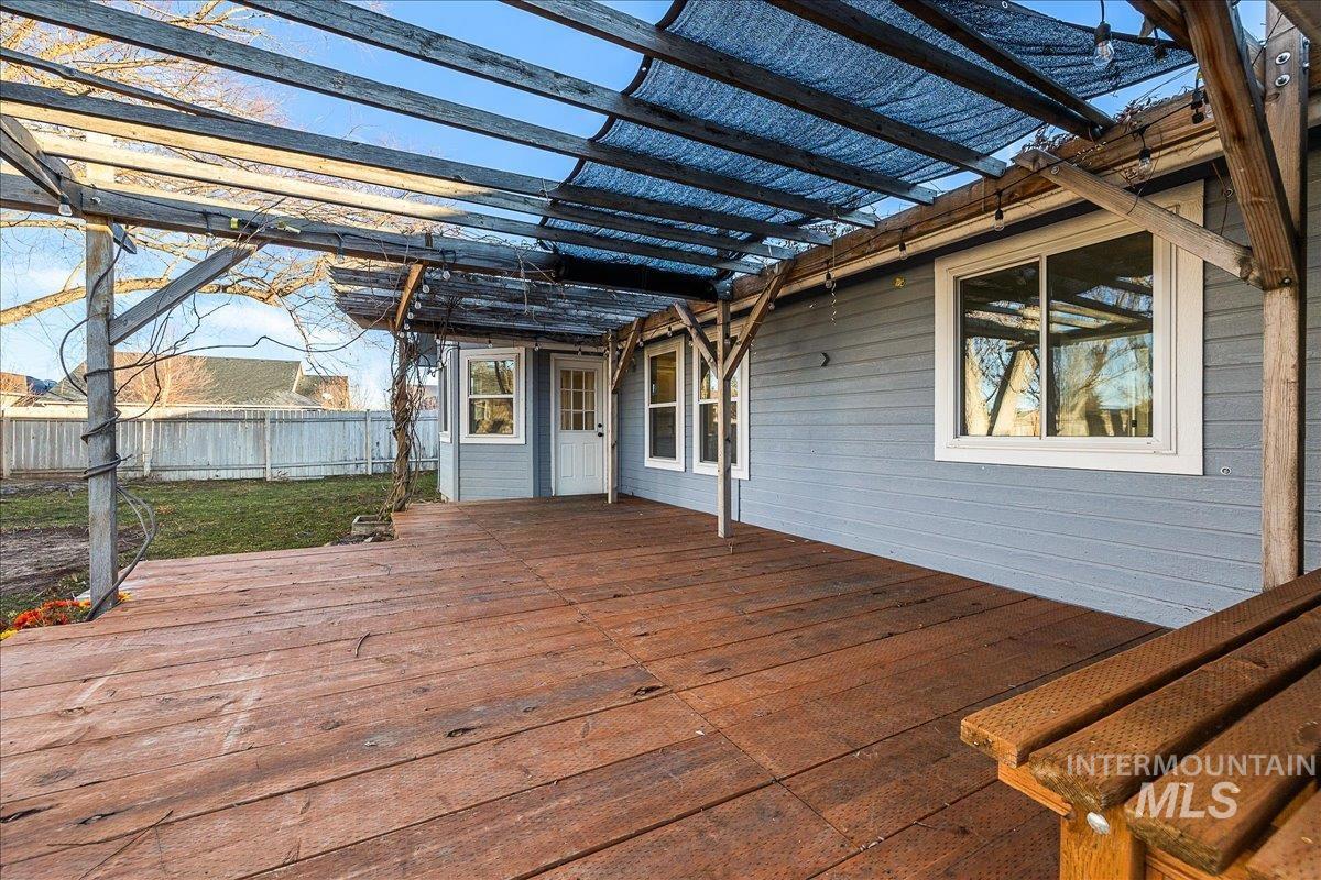 411 Hawthorne Street Nampa, ID 83686 - Photo 34 of 48 View of wooden terrace