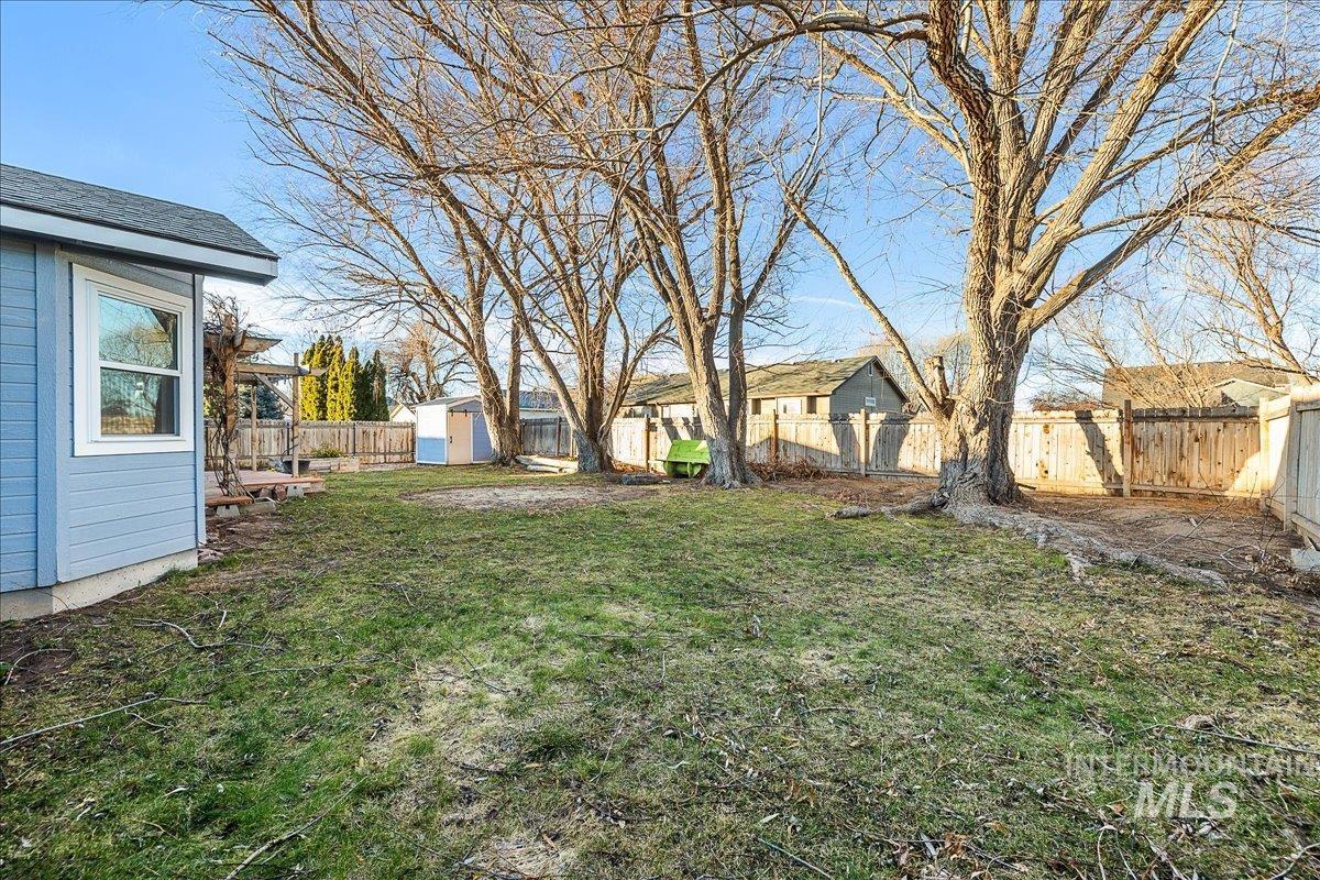 411 Hawthorne Street Nampa, ID 83686 - Photo 38 of 48 Fenced backyard featuring a storage shed