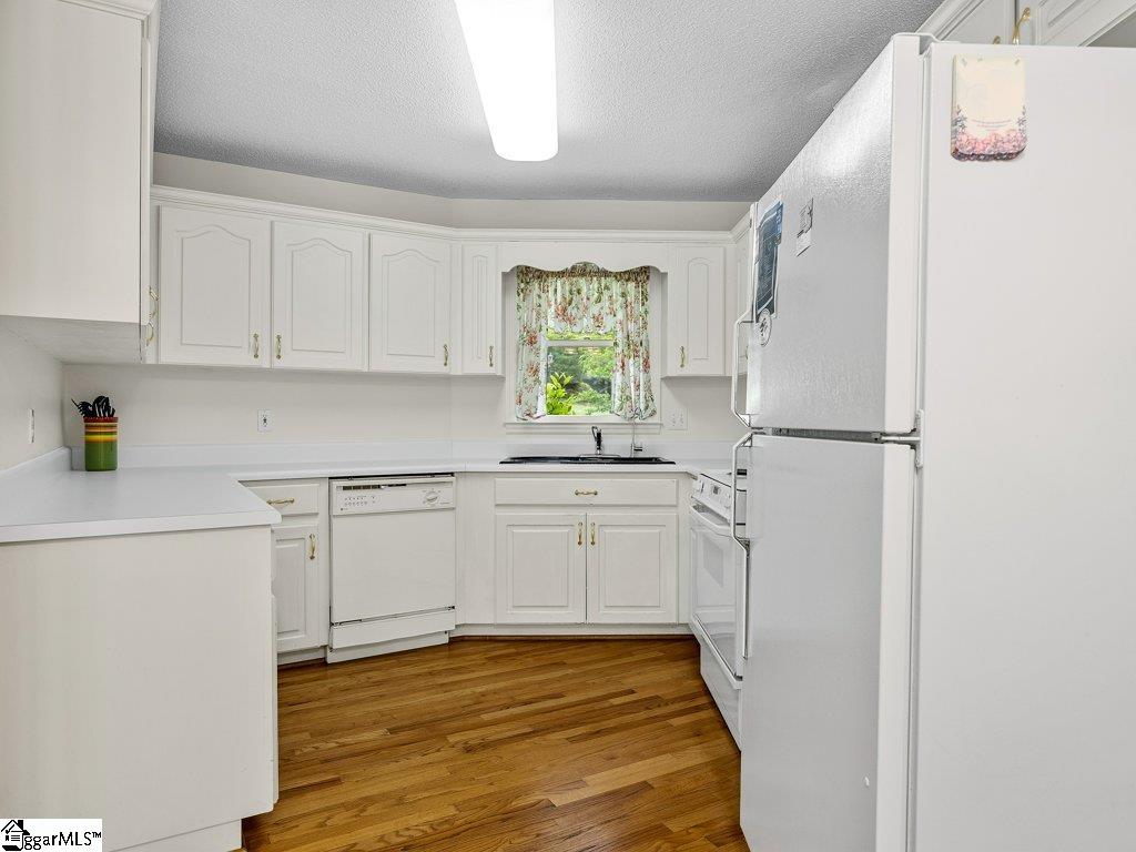 208 West Durham Street Landrum, SC 29356 - Photo 9 of 44