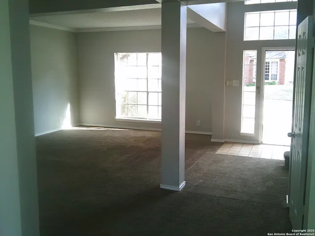 a view of empty room with window