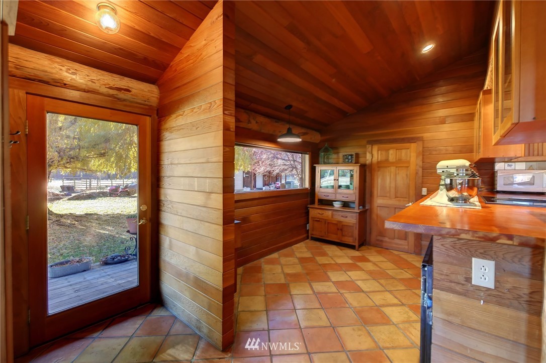6 Beaver Pond Road Twisp, WA 98856 - Photo 12 of 40 a view of a livingroom with furniture