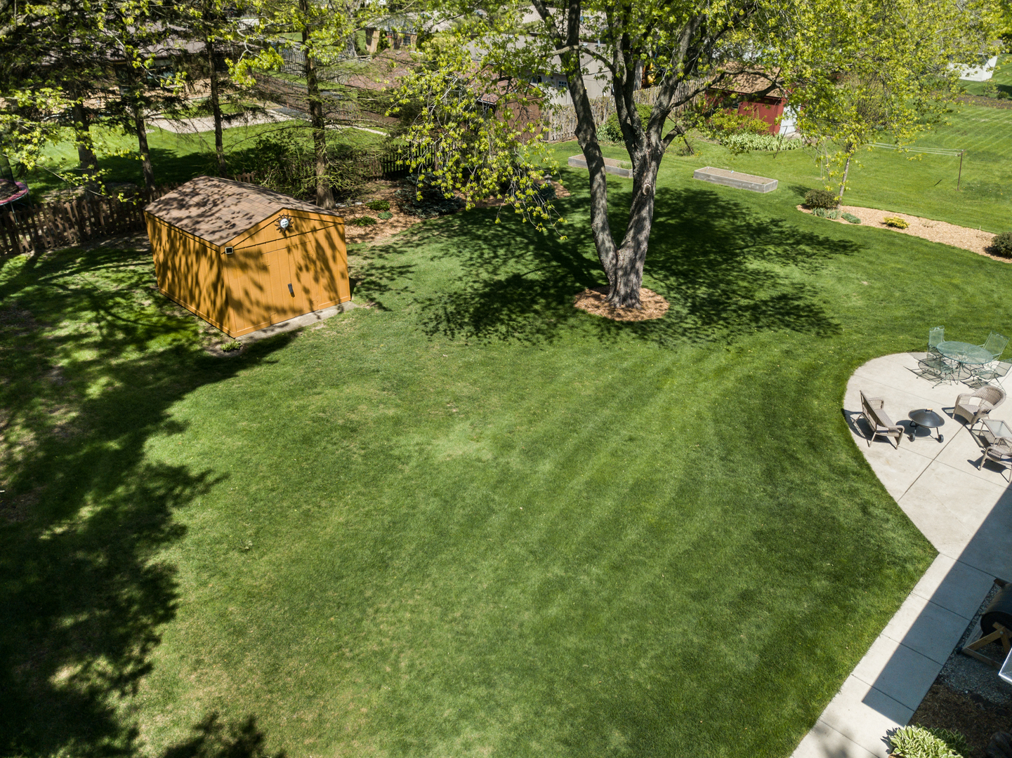 7522 Brookbank Road Willowbrook, IL 60527 - Photo 12 of 18 a backyard of a house with lots of green space
