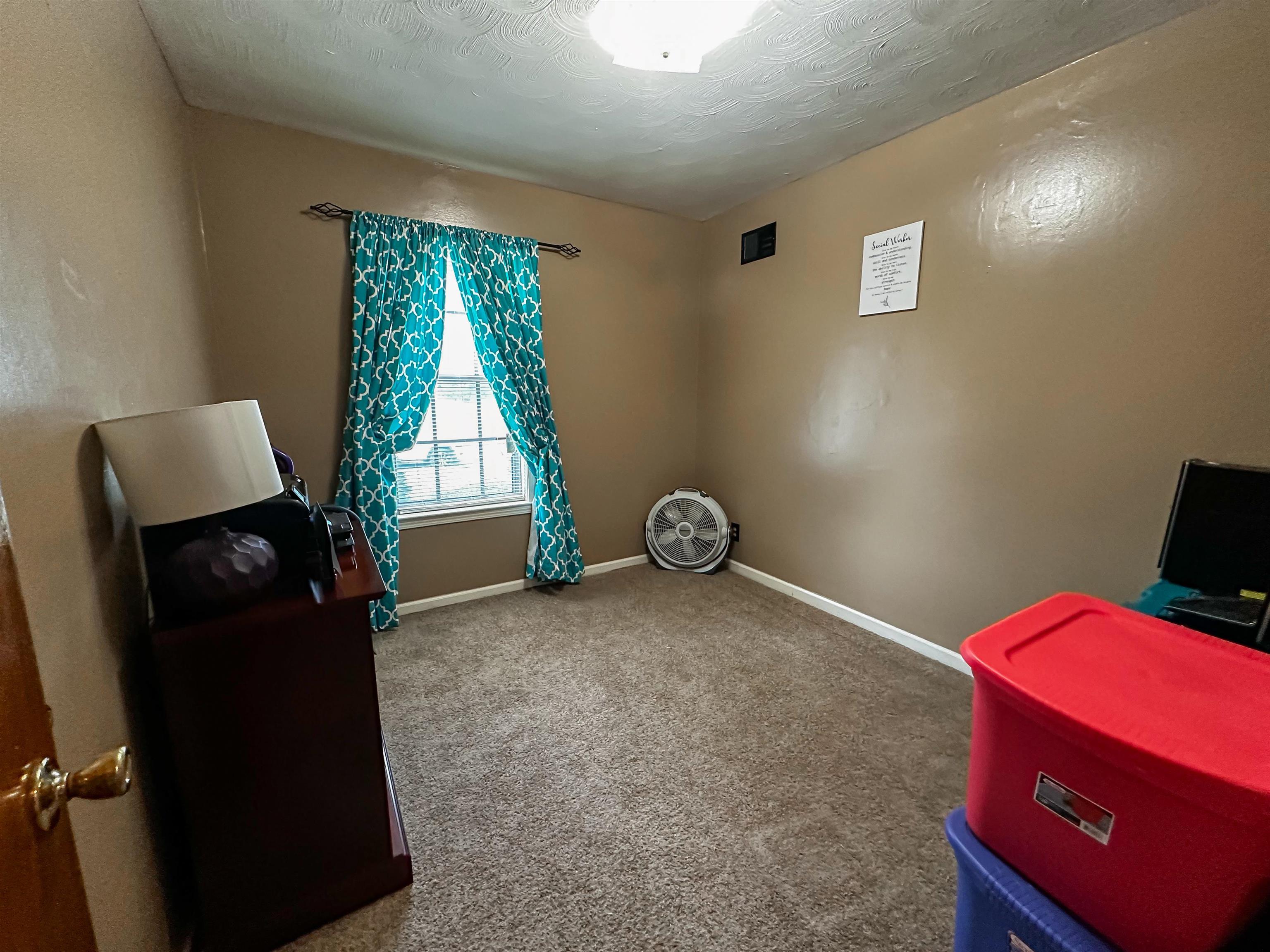 697 Shell Ln Avenue Memphis, TN 38109 - Photo 11 of 20 Carpeted bedroom featuring a textured ceiling