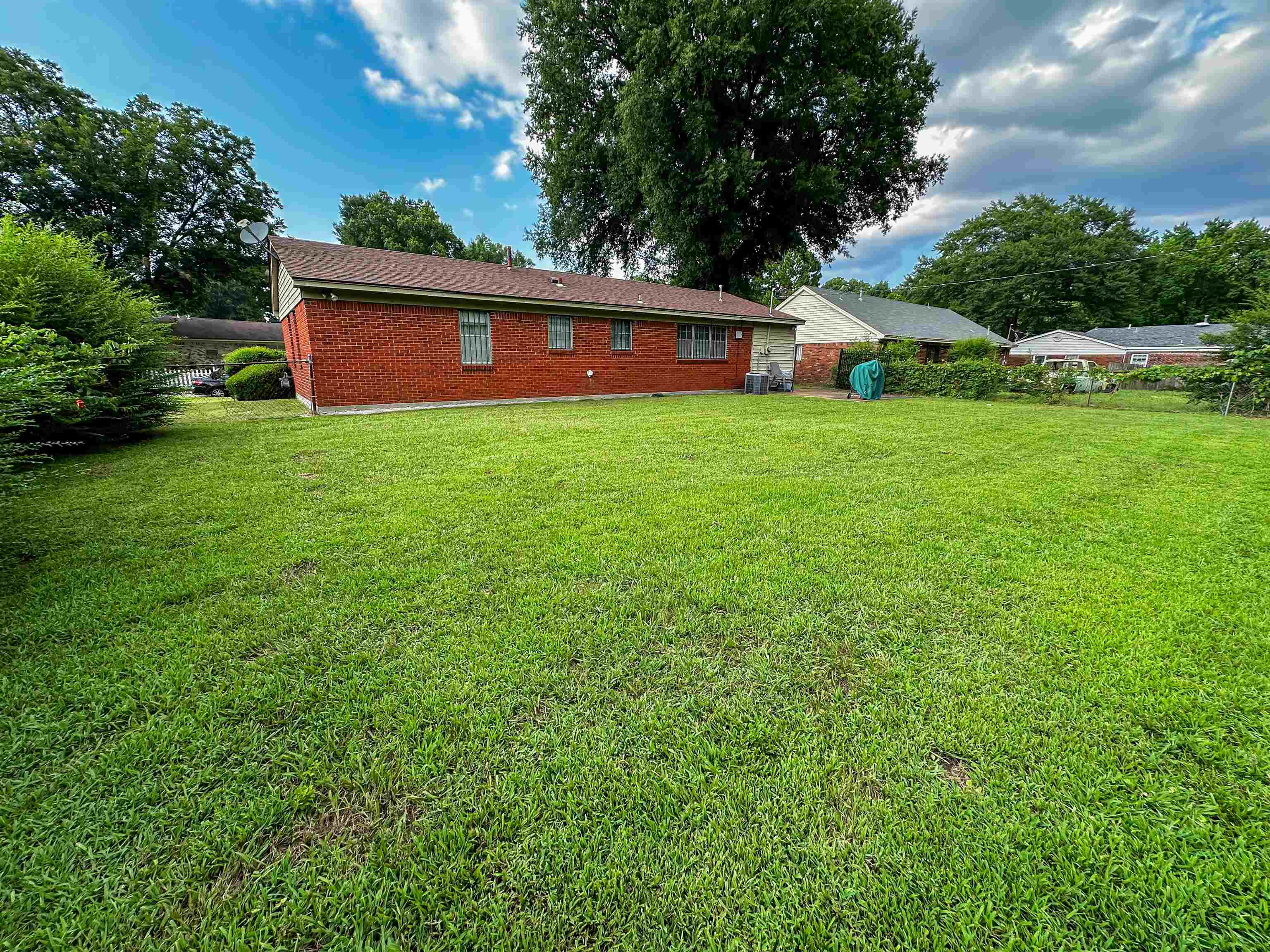 697 Shell Ln Avenue Memphis, TN 38109 - Photo 15 of 20 View of yard