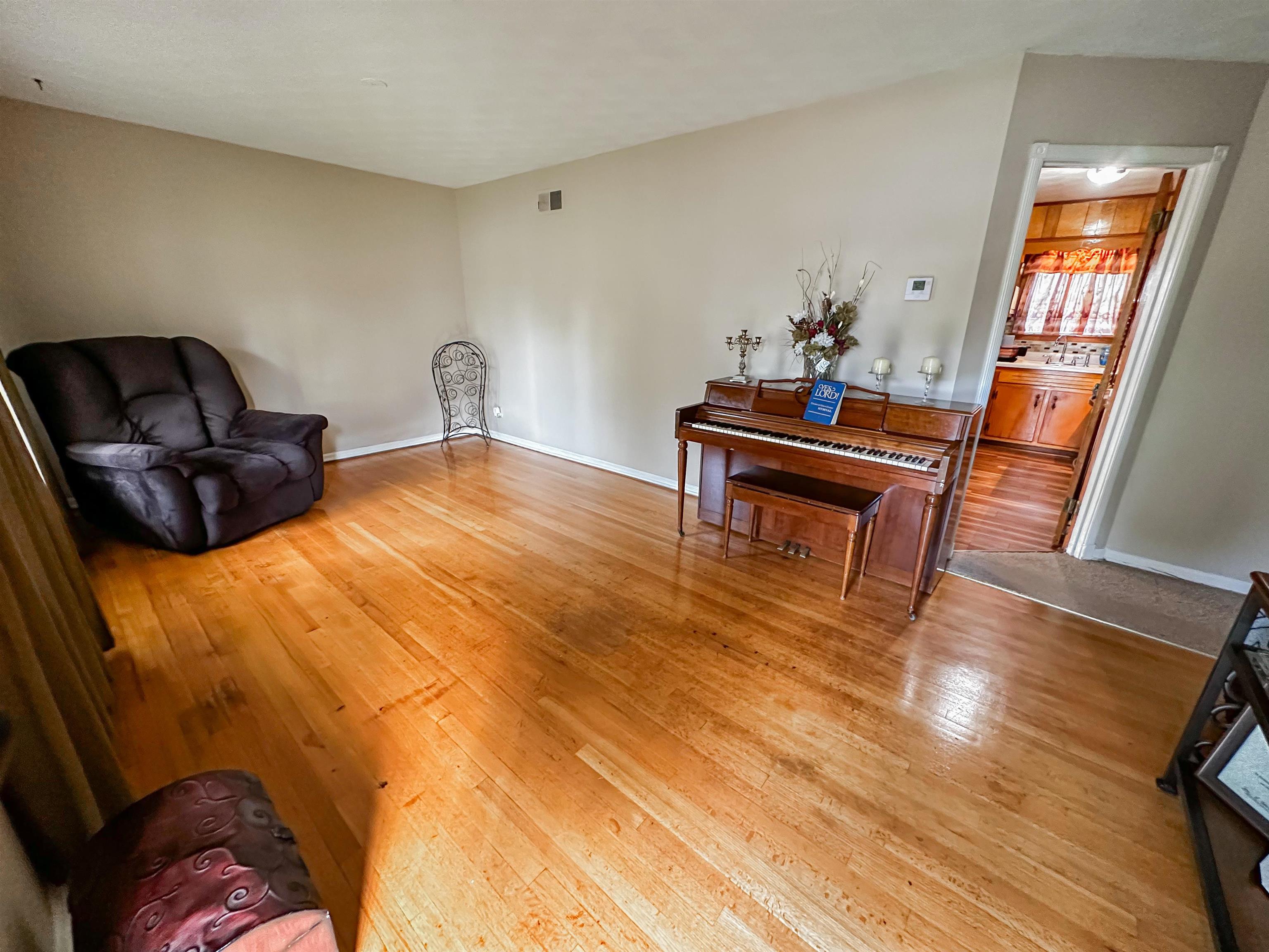 697 Shell Ln Avenue Memphis, TN 38109 - Photo 6 of 20 Living area with hardwood / wood-style floors